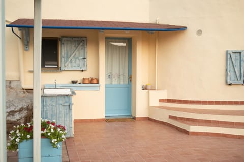 Property building, Balcony/Terrace