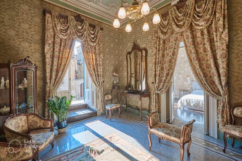 Living room, Photo of the whole room, Decorative detail, Seating area, Bedroom