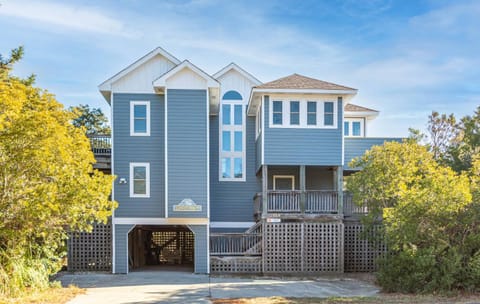 Dolphin's Song -Corolla, Villages at Ocean Hill, 350 Yds to Beach, Pets OK, Hot Tub, Community Pools House in Corolla