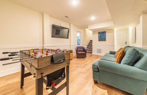 Dolphin's Song -Corolla, Villages at Ocean Hill, 350 Yds to Beach, Pets OK, Hot Tub, Community Pools House in Corolla