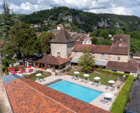 Property building, Natural landscape, Bird's eye view, Spa and wellness centre/facilities, Pool view, Swimming pool
