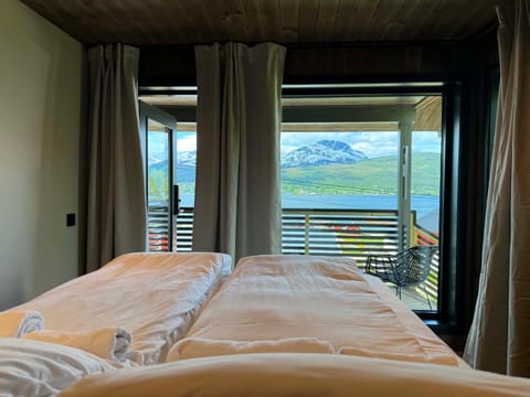 Bed, Photo of the whole room, Bedroom, Mountain view