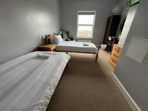 The Elms Guest House Bristol Bed and Breakfast in Bristol