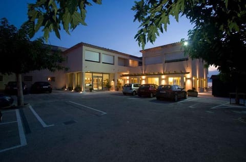 Facade/entrance, Night