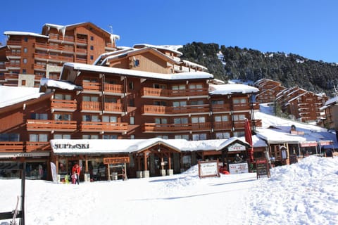 Property building, Facade/entrance, Winter, Fishing, Golfcourse, Horse-riding, Ski School, Skiing, Cycling