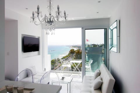 TV and multimedia, Balcony/Terrace, Balcony/Terrace, Living room, Seating area, Dining area, Beach