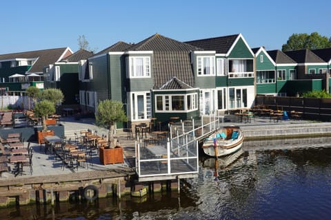 Property building, Restaurant/places to eat