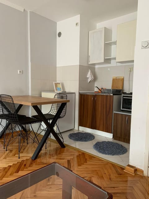 Kitchen or kitchenette, Dining area, pet friendly