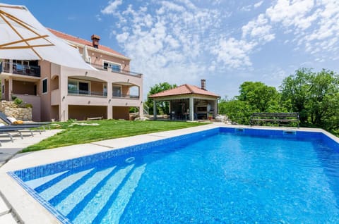 Property building, Day, Garden view, Pool view, Swimming pool