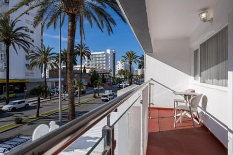 Property building, Day, Neighbourhood, View (from property/room), Balcony/Terrace, Balcony/Terrace, City view, Street view, Location, Parking