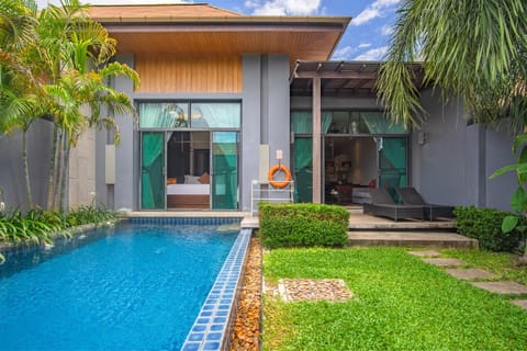 Property building, Photo of the whole room, Swimming pool