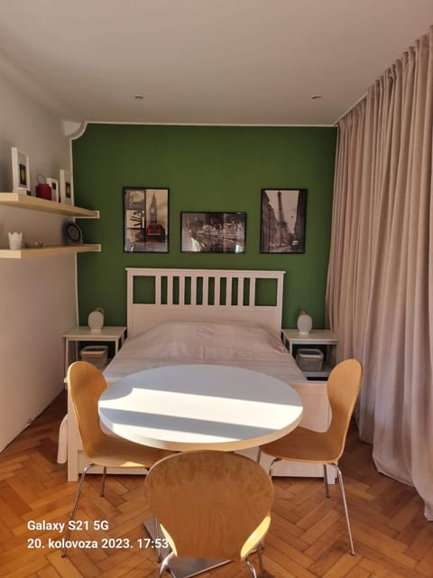 Bedroom, locker