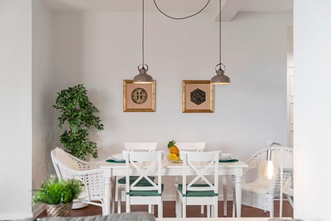 Living room, Decorative detail, Dining area