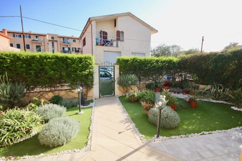 Casa Degli Ospiti Bed and Breakfast in Olbia
