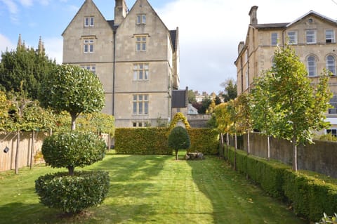 Property building, Day, Garden, Garden, Autumn