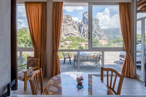 Majestic view Home just under Meteora Unesco Site House in Kalabaka