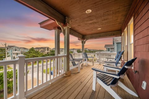 Carolina Dreamin' - Nags Head, Private Beach Access w/Parking Passes, Pool, Hot Tub, Pool Table, Pets OK House in Roanoke Island