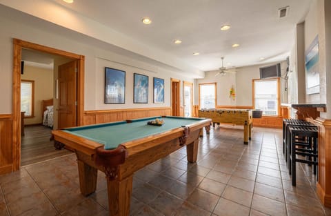 Carolina Dreamin' - Nags Head, Private Beach Access w/Parking Passes, Pool, Hot Tub, Pool Table, Pets OK House in Roanoke Island