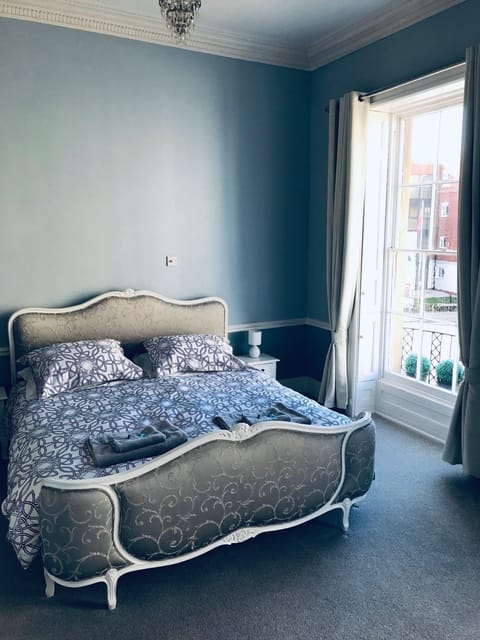 Regency Rooms Guesthouse Bed and Breakfast in Cheltenham