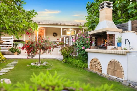 Property building, Facade/entrance, Summer, BBQ facilities, Garden, Dining area, Text overlay, Garden view, Garden view, Sunset