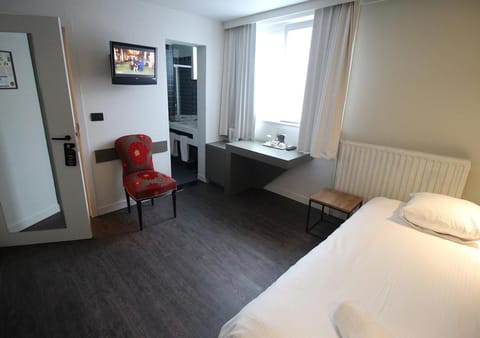 Bed, Bathroom, Coffee/tea facilities, Photo of the whole room, Bedroom