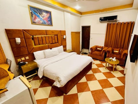 Photo of the whole room, Seating area, wardrobe, air conditioner