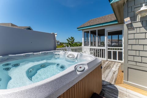 Into the Sun - Corolla, Villages at Ocean Hill, 75 Yds to Beach, Hot Tub, Community Pool, Pets OK, Flex Stays House in Corolla