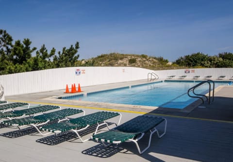 Into the Sun - Corolla, Villages at Ocean Hill, 75 Yds to Beach, Hot Tub, Community Pool, Pets OK, Flex Stays House in Corolla