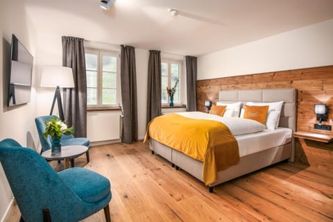 Bed, TV and multimedia, Photo of the whole room, Seating area, Bedroom