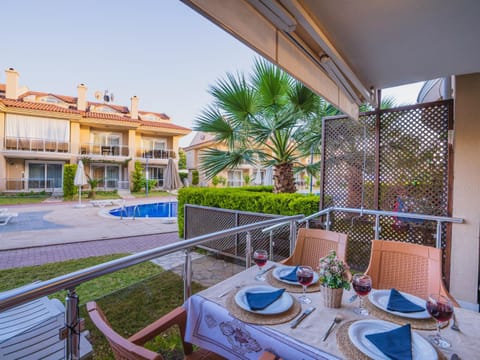 View (from property/room), Balcony/Terrace, Garden view