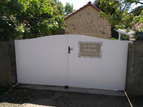 Facade/entrance, Spring, Day, Property logo or sign