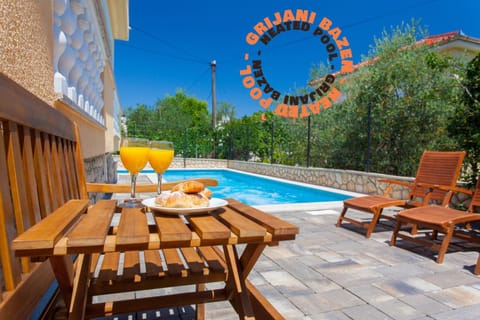 Swimming pool, Swimming pool