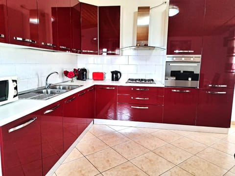 Coffee/tea facilities, minibar, stove, kitchen