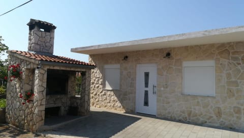 Facade/entrance, BBQ facilities