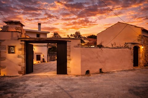 Authentic Stone House - Quiet Village - Chania , Kalisto Residence House in Crete