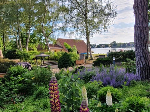 Property building, Garden, Garden view, Lake view, River view