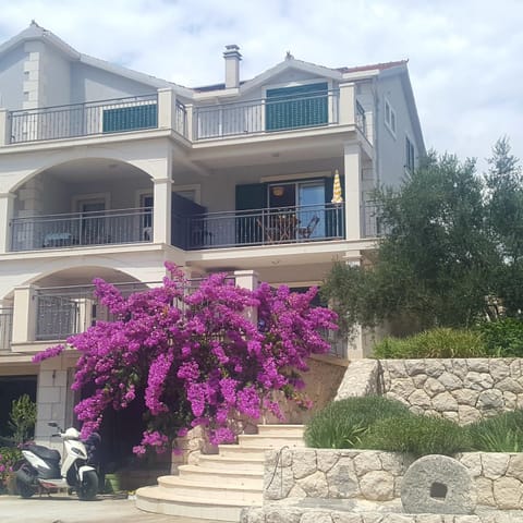 Property building, Facade/entrance