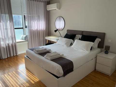 Bedroom, air conditioner