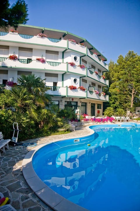 Facade/entrance, Swimming pool, Swimming pool