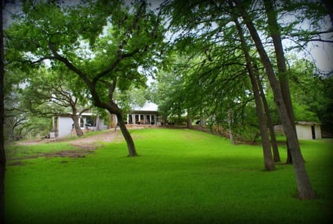 Deer Run- Cottage House in Wimberley