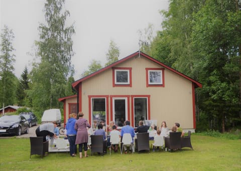 Property building, Garden view, Location, group of guests