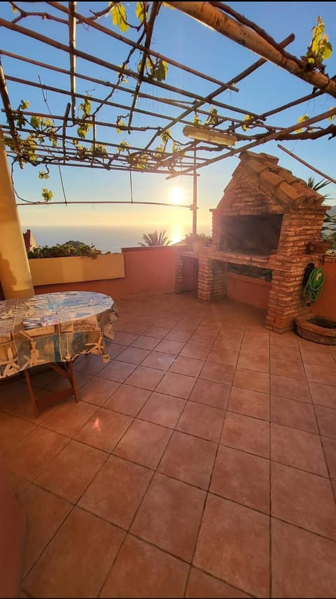 Patio, Natural landscape, BBQ facilities, View (from property/room), Balcony/Terrace, Sea view, Sunset