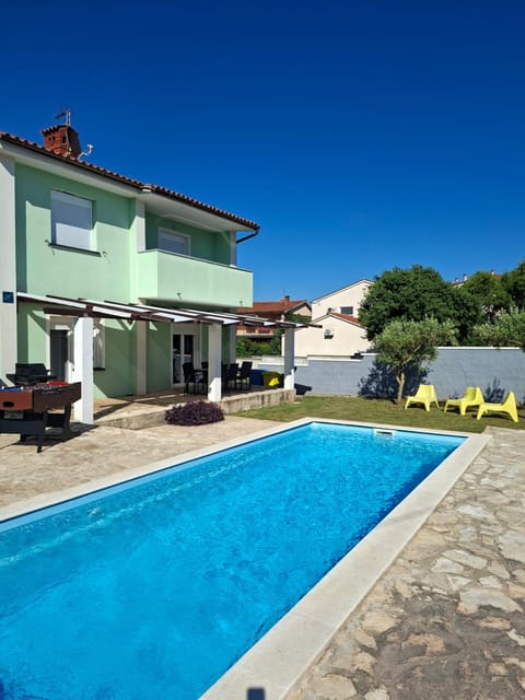 Property building, Pool view, Swimming pool, Swimming pool