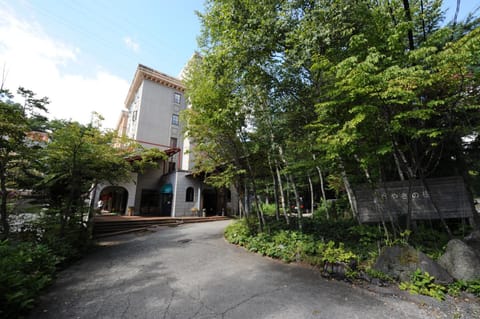 Property building, Day