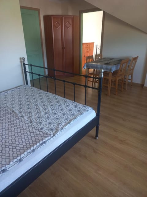 Bed, Photo of the whole room, Dining area