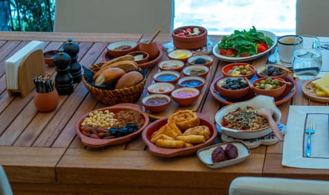 Restaurant/places to eat, Breakfast, Continental breakfast, Asian breakfast, Italian breakfast, English/Irish breakfast, American breakfast