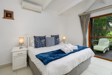 Bedroom, wardrobe, air conditioner