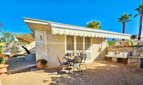 Property building, Patio, Balcony/Terrace