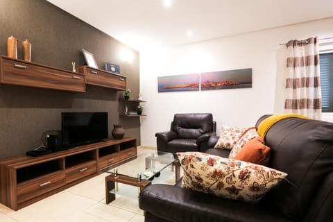 Communal lounge/ TV room, TV and multimedia, Living room, Seating area