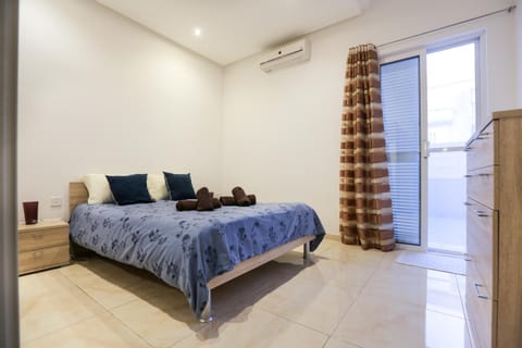 Bed, Bedroom, air conditioner